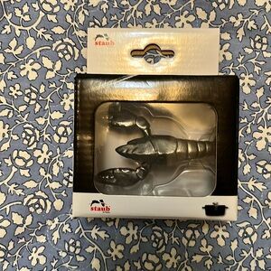 Staub Animal knob lobster New in box